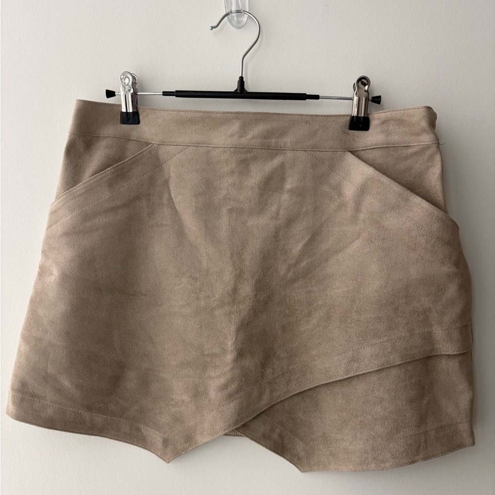 BCBGMaxAzria Cream Layered Skort